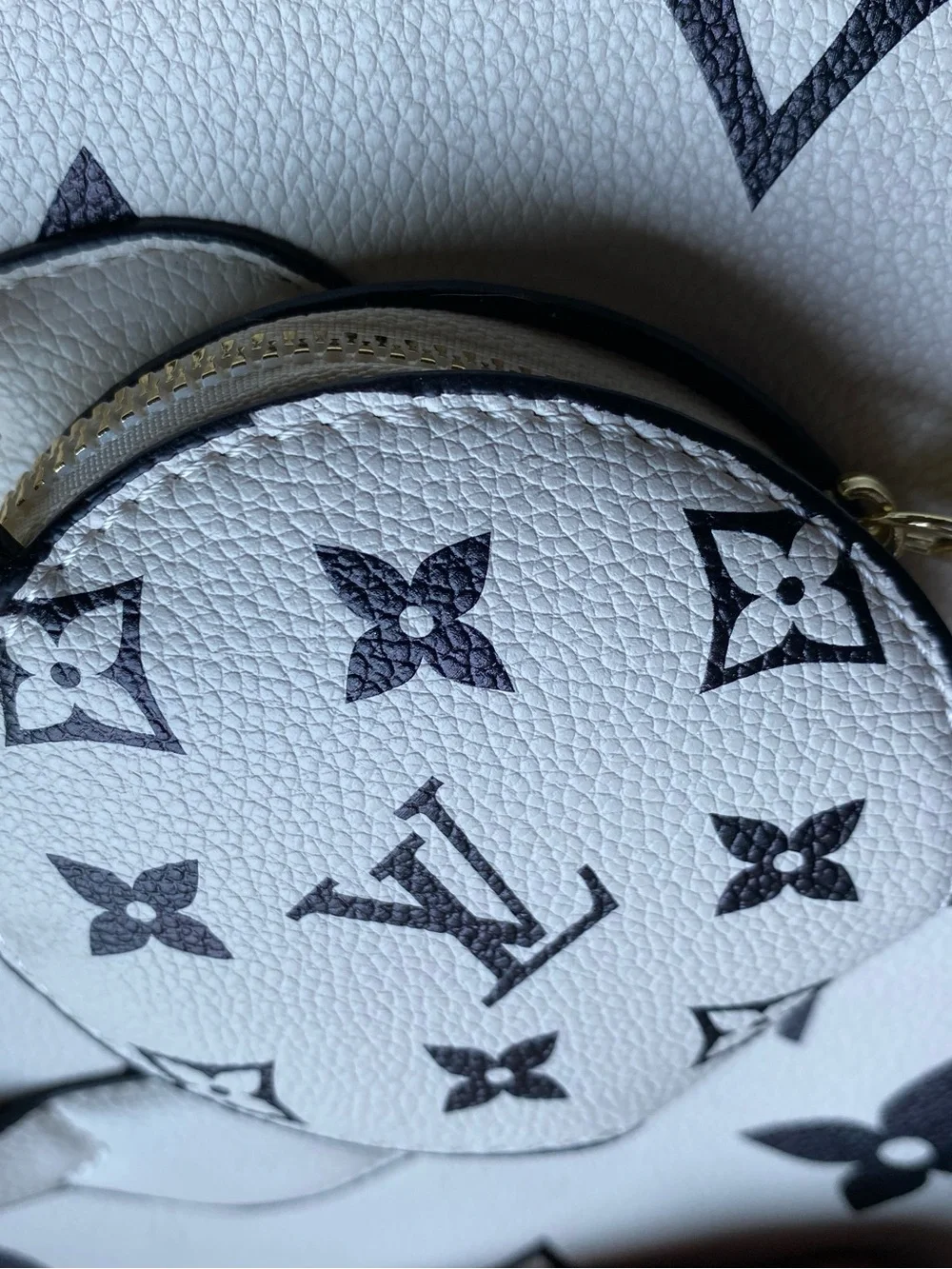 SHOULDER BAG